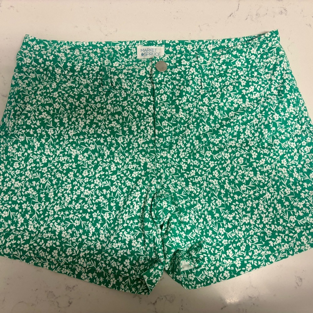 Market & Spruce Green and White Floral High-Rise Jean Shorts